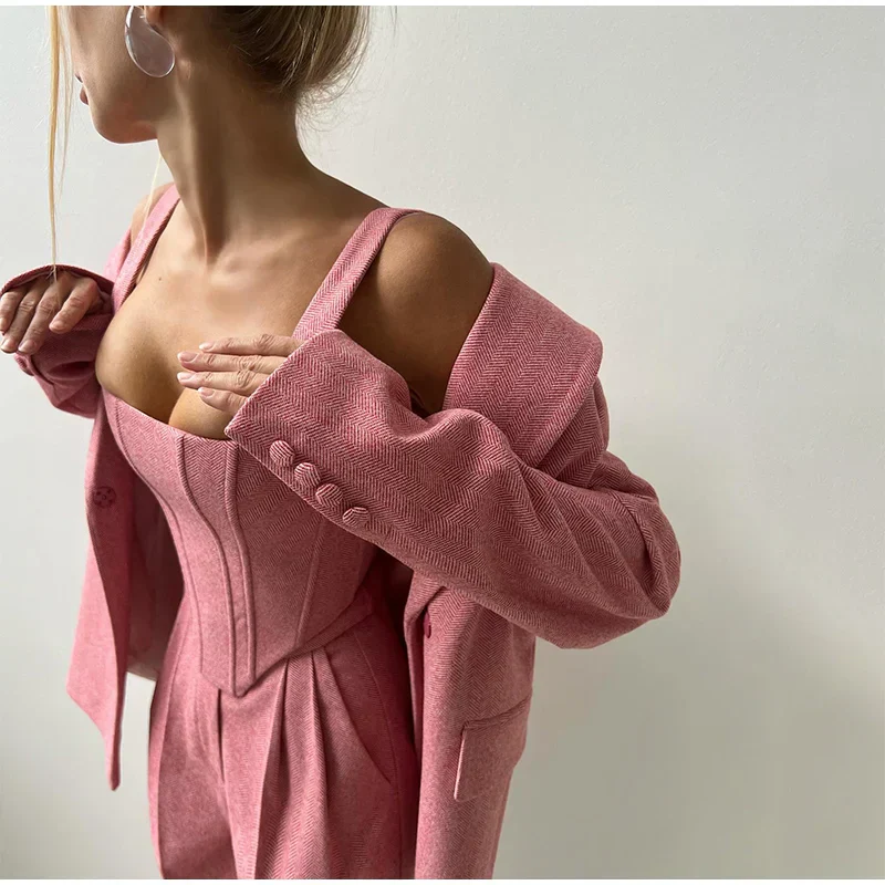 Sophie – Ensemble Femme Trois Pièces : Blazer Élégant, Corset Structuré & Pantalon Taille Haute pour un Look Business Chic - Image 10